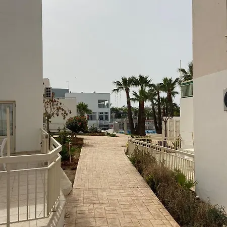 Denises B3 דירה *